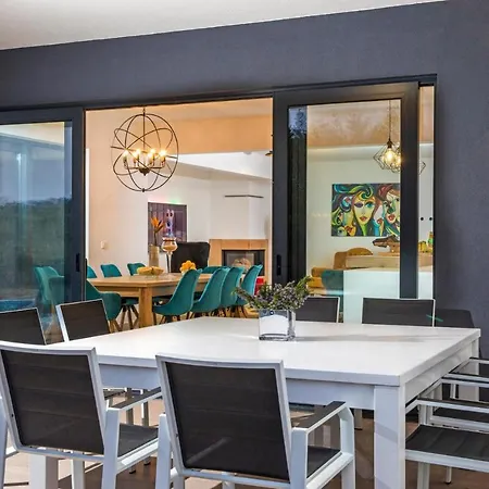 Villa Petraca Sleeps 12 With Pool Air Con And Wifi *