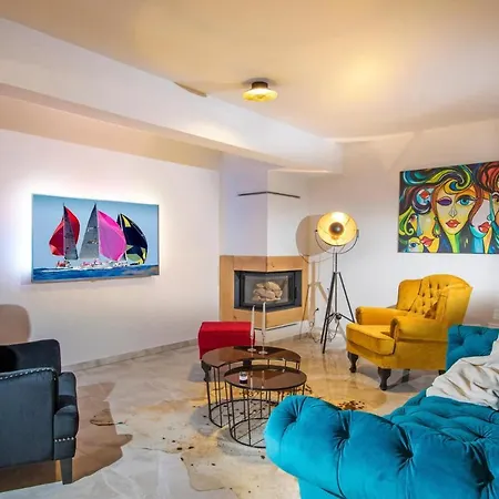 Petraca Sleeps 12 With Pool Air Con And Wifi Mlini