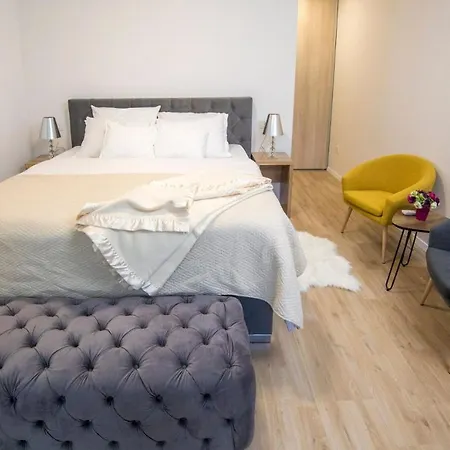 Petraca Sleeps 12 With Pool Air Con And Wifi Vila *